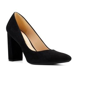 Nine West women’s black suede pointy toed Astoria heels size 7